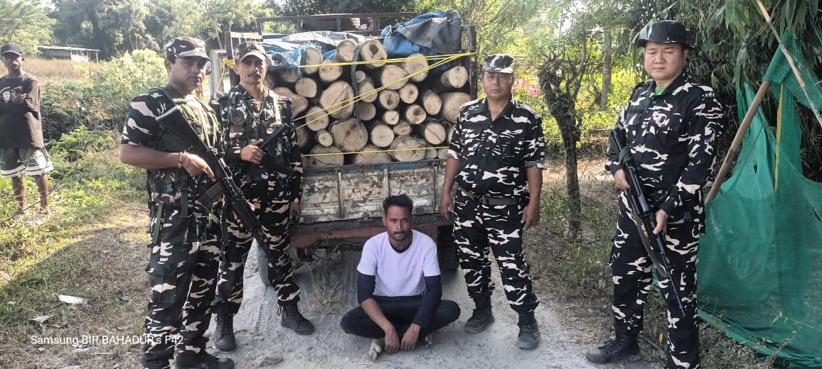 ভূটান সীমান্তৰ শুকানজূলীত অবৈধ গছৰ কুণ্ডা কাঠ সহ বাহন জব্দ ।
