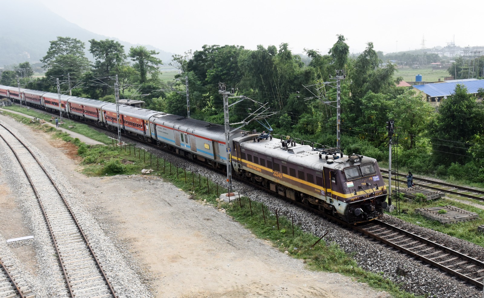 ৰেল সেৱাৰ বাতিলকৰণ আৰু সময় পুনৰ নিৰ্ধাৰণ।