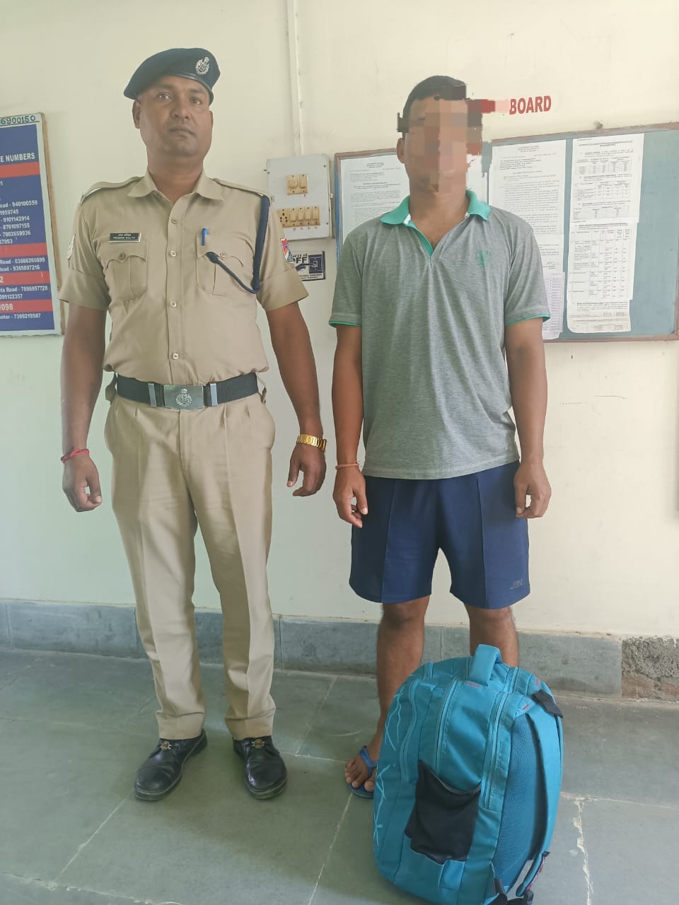 ৰেলত এলাৰ্ম চেইনৰ অপব্যৱহাৰৰ অপৰাধত ৮,০০০/- টকাৰ জৰিমনা আৰোপ ।