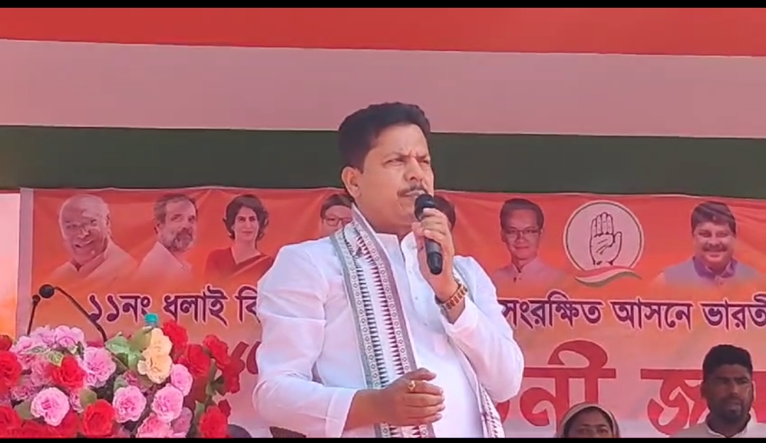 উপ নির্বাচনে দলীয় প্রার্থীর হয়ে প্রচারে ঝড় তুলতে সোমবার ধলাই এলেন কংগ্রেসের কেন্দ্রীয় নেতারা।