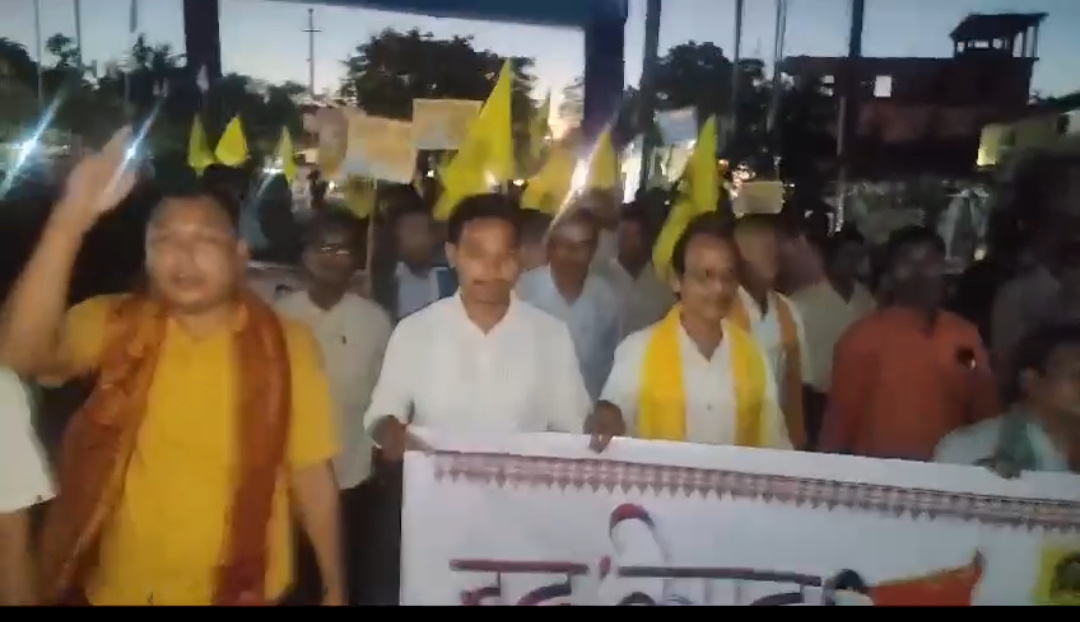 তামুলপুৰত ভাৰতৰ প্ৰধানমন্ত্ৰী নৰেন্দ্ৰ মোদীক আদৰণি জনোৱাৰ উদ্দেশ্যে এবছুৰ শোভাযাত্রা।