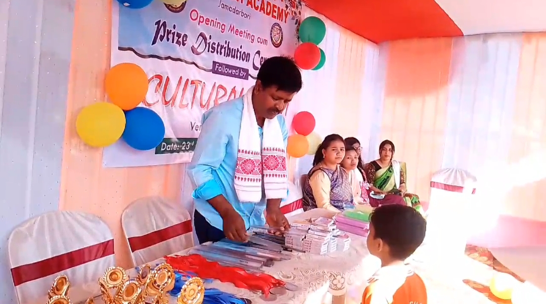 সৰভোগৰ জামাদাৰ বড়ী AR ENGLISH ACADEMY ‘ বিদ্যালয়ত বাৰ্ষিক বিদ্যালয় সপ্তাহ উদযাপন।