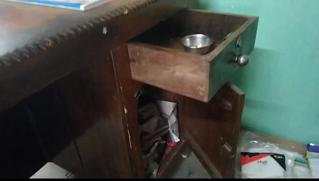 গোৰেশ্বৰত চোৰৰ উপদ্ৰৱ। ৰাসৰ অনুষ্ঠান চলি থকাৰ মাজতে গোৰেশ্বৰৰ টাউন এলেকাৰ কেবাখনো দোকানত চোৰৰ অভিযান।