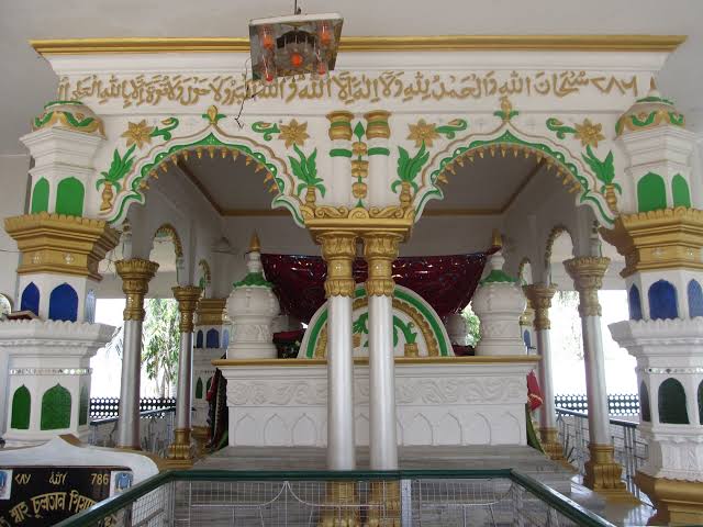 হাজোৰ পোৱা মক্কা দৰগাহ বিষয়ে জানো আহক ।