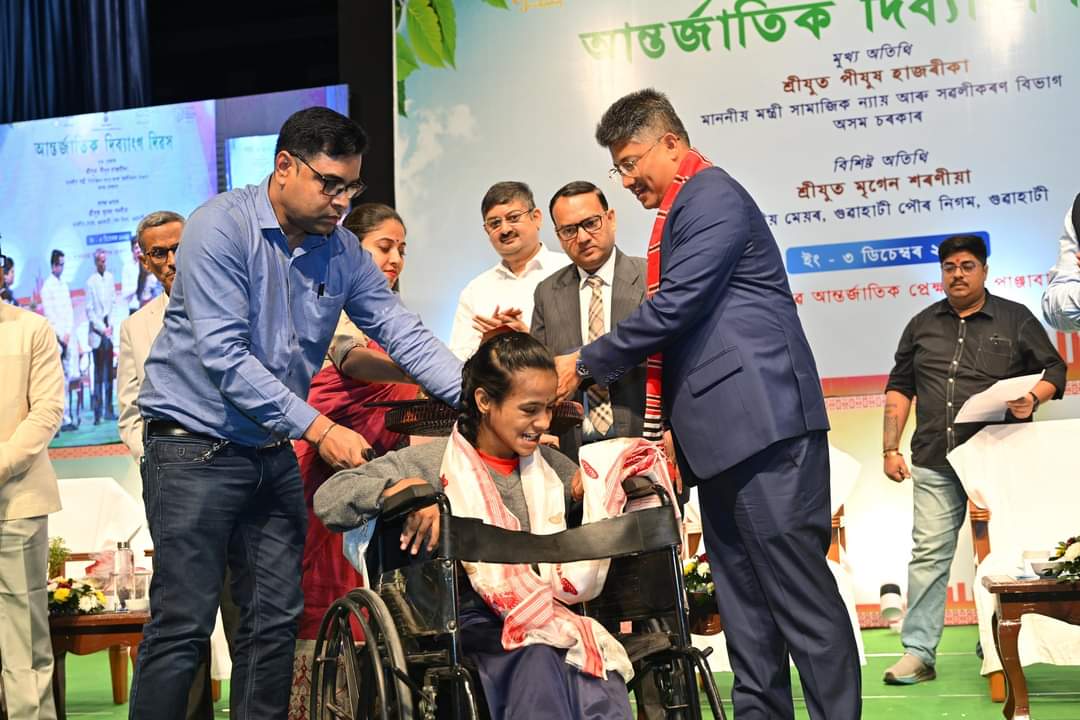 গুৱাহাটীতো আন্তৰ্জাতিক দিব্যাংগ দিৱসৰ অনুষ্ঠানত মন্ত্ৰী পীযুষ হাজৰিকা।