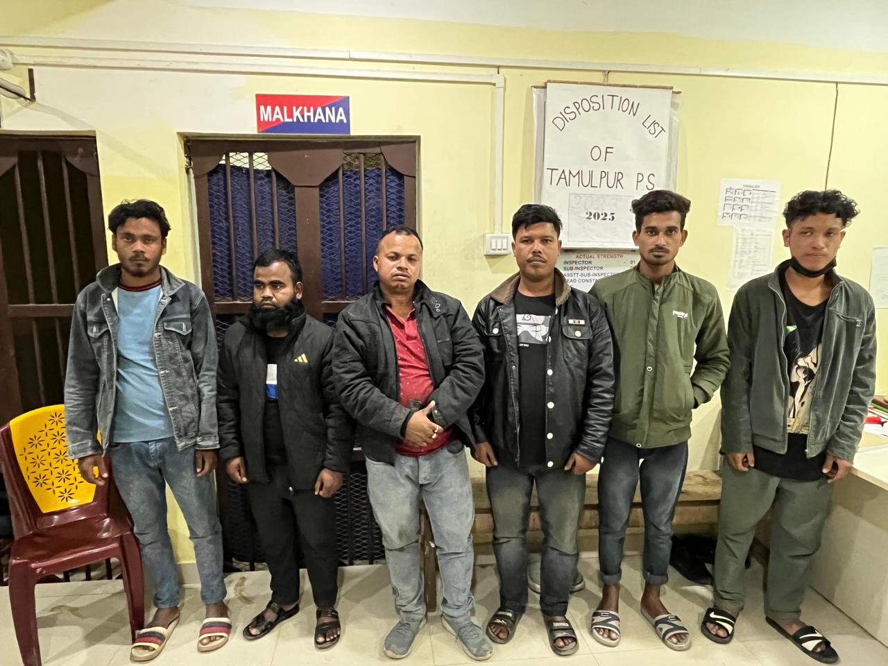 তামুলপুৰত তেল মাফিয়াৰ দপদপনি।  সাতখন অবৈধ পে’ট্ৰল ভৰ্তি বাহন সহ ছজন লোকক আটক তামুলপুৰ আৰক্ষীৰ।