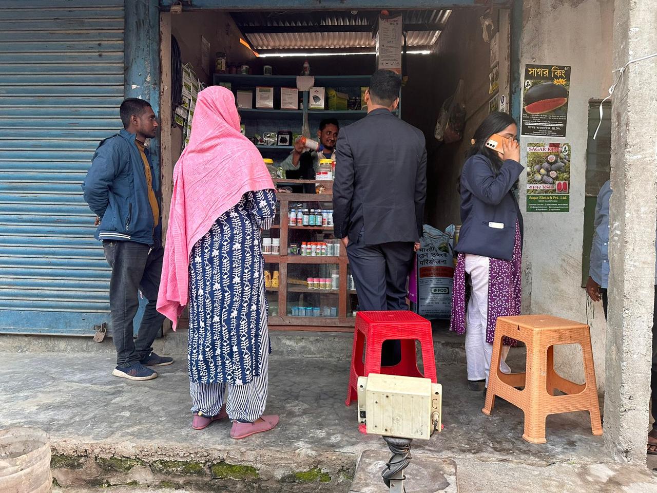 মহৰিপাৰাত সাৰৰ দোকান ছীল জিলা প্ৰশাসনৰ*