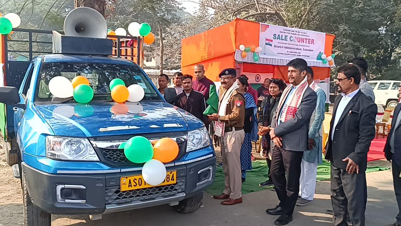 *তামুলপুৰত জাতীয় পতাকা বিক্ৰী কেন্দ্ৰ আৰু ম’বাইল ভেন মুকলি*