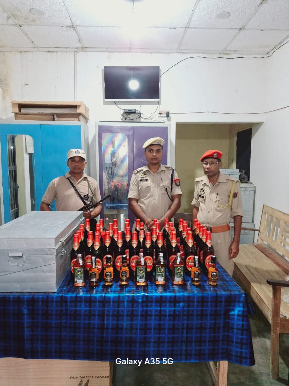 নাগ্ৰীজুলিত আৰক্ষীৰ অভিযানত জব্দ অবৈধ সুৰা