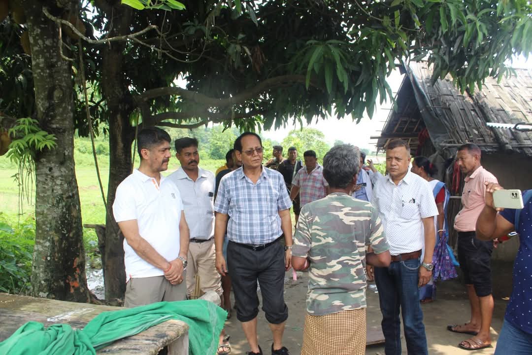 লেব্ৰাশান্তিপুৰত মেলেৰীয়াৰ পাদুৰ্ভাৱঃ আক্ৰান্ত অঞ্চল পৰভ্ৰমন জিলা আয়ুক্তৰ ৷