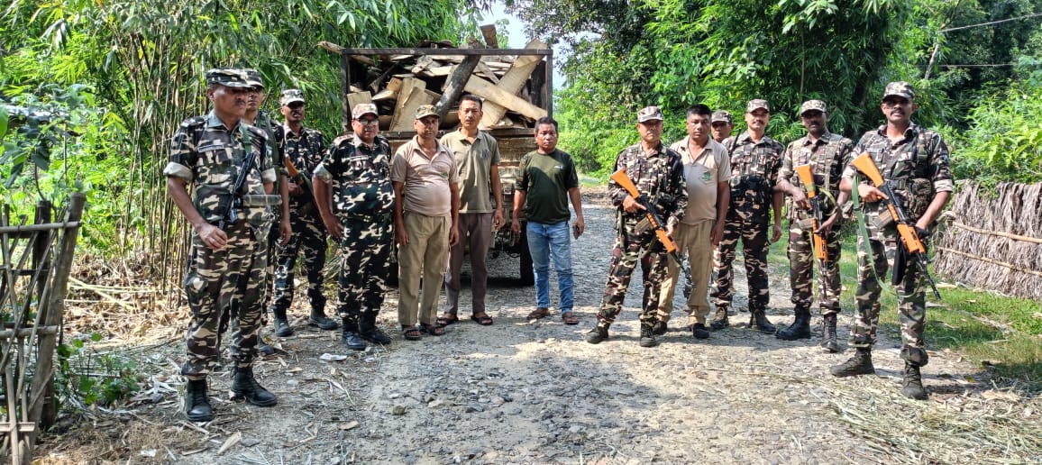 24वीं बटालियन सशस्त्र सीमा बल रंगिया ने जब्त की अवैध लकड़ी*