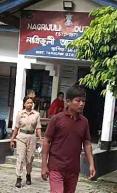 দুই কোটি তেইছ লাখ টকা আত্মস্যাতৰ অভিযোগ। নাগ্ৰীজুলি আৰক্ষীযে আটক কৰা দুই যুৱক যুৱতীক জেল হাজতলৈ প্ৰেৰণ। 