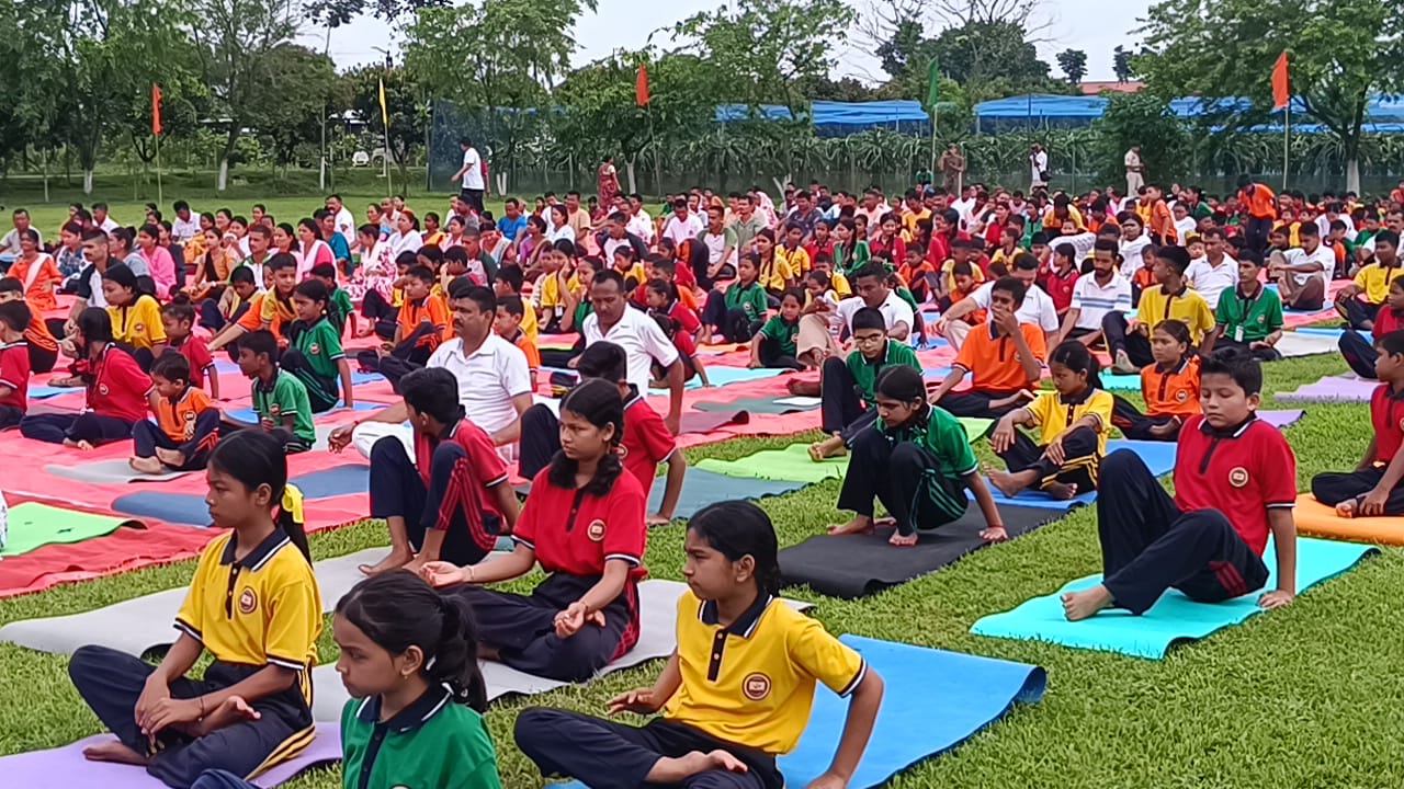 তামুলপুৰৰ কুমাৰীকাটা পতঞ্জলি আচাৰ্য কুলমত যোগাসন আৰু গছপুলি ৰোপণ কাৰ্যসূচী ৰূপায়ণ।