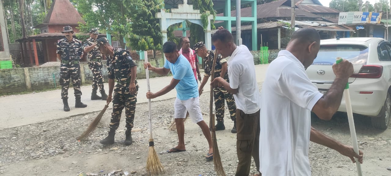 প্লাষ্টিকমুক্ত আৰু স্বচ্ছতাৰ জৰিয়তে পৰিবেশ প্ৰদূষণ মুক্ত কৰাৰ প্ৰয়াসেৰে ভূটান সীমান্তৰ মহেন্দ্ৰনগৰত চাফাই অভিযান।