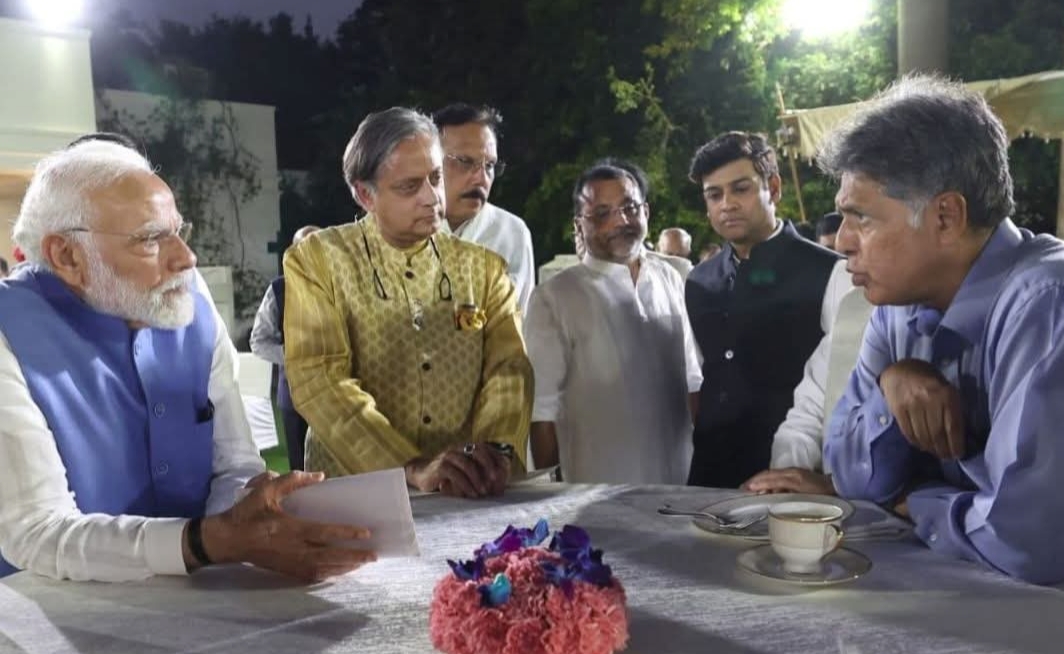 বিশ্বজুৰি পাকিস্তানৰ মুখা খুলি স্বদেশত ভৰি দিয়া সৰ্বদলীয় প্ৰতিনিধিৰ সৈতে মোদীৰ গুৰুত্বপূৰ্ণ বৈঠক 🇮🇳