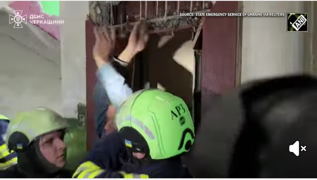 Russia’s Overnight Missile Barrage Hits Ukraine: Buildings Collapse, Infrastructure Damaged, Several Injured