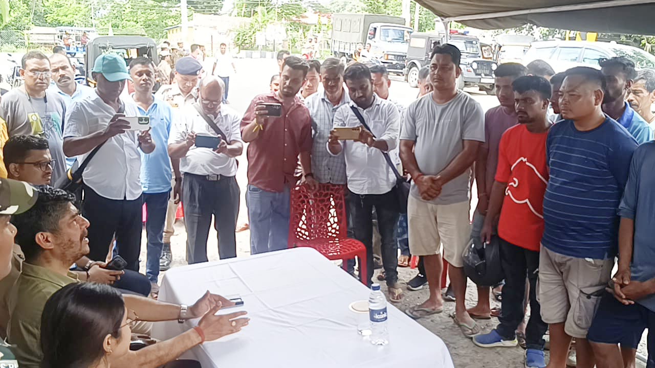 তামুলপুৰত পথ সুৰক্ষা সম্পৰ্কীয় সজাগতা কাৰ্যসূচী