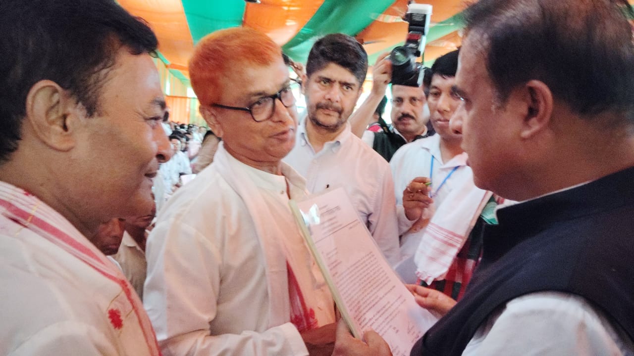 তামুলপুৰ জিলা উন্নয়ন মঞ্চৰ মুখ্যমন্ত্ৰী ড⁰ হিমন্ত বিশ্ব শৰ্মাক স্মাৰক পত্ৰ প্ৰদান।