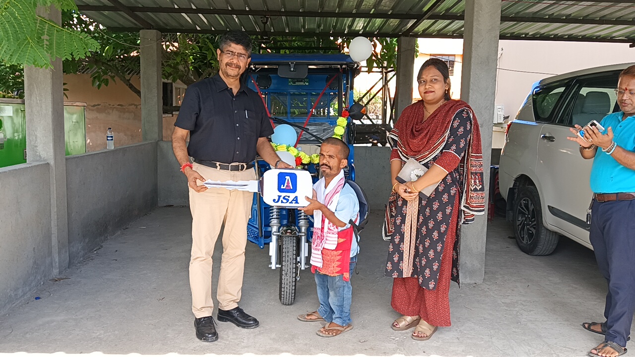 CM’s Promise Fulfilled During Tamulpur Visit: Dilip Kakoti of Kolabari Receives E-Rickshaw