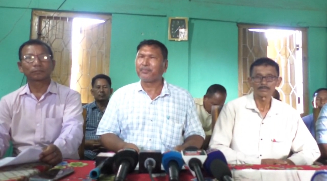 তামুলপুৰত ট্ৰাইবেল সংঘৰ সংবাদমেদ।  শৰণীয়া সকল জনজাতি নহয়–ট্ৰাইবলে সংঘ।