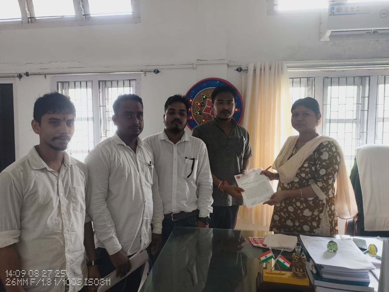 তামুলপুৰ জিলাৰ কচুকাটা গাঁওৰ অভিষেক দাসৰ রহস্যজনক মৃত্যুক কেন্দ্ৰ কৰি অঞ্চলটোৰ পরিবেশ দিন দিন তীব্ৰ হৈ পৰিছে।