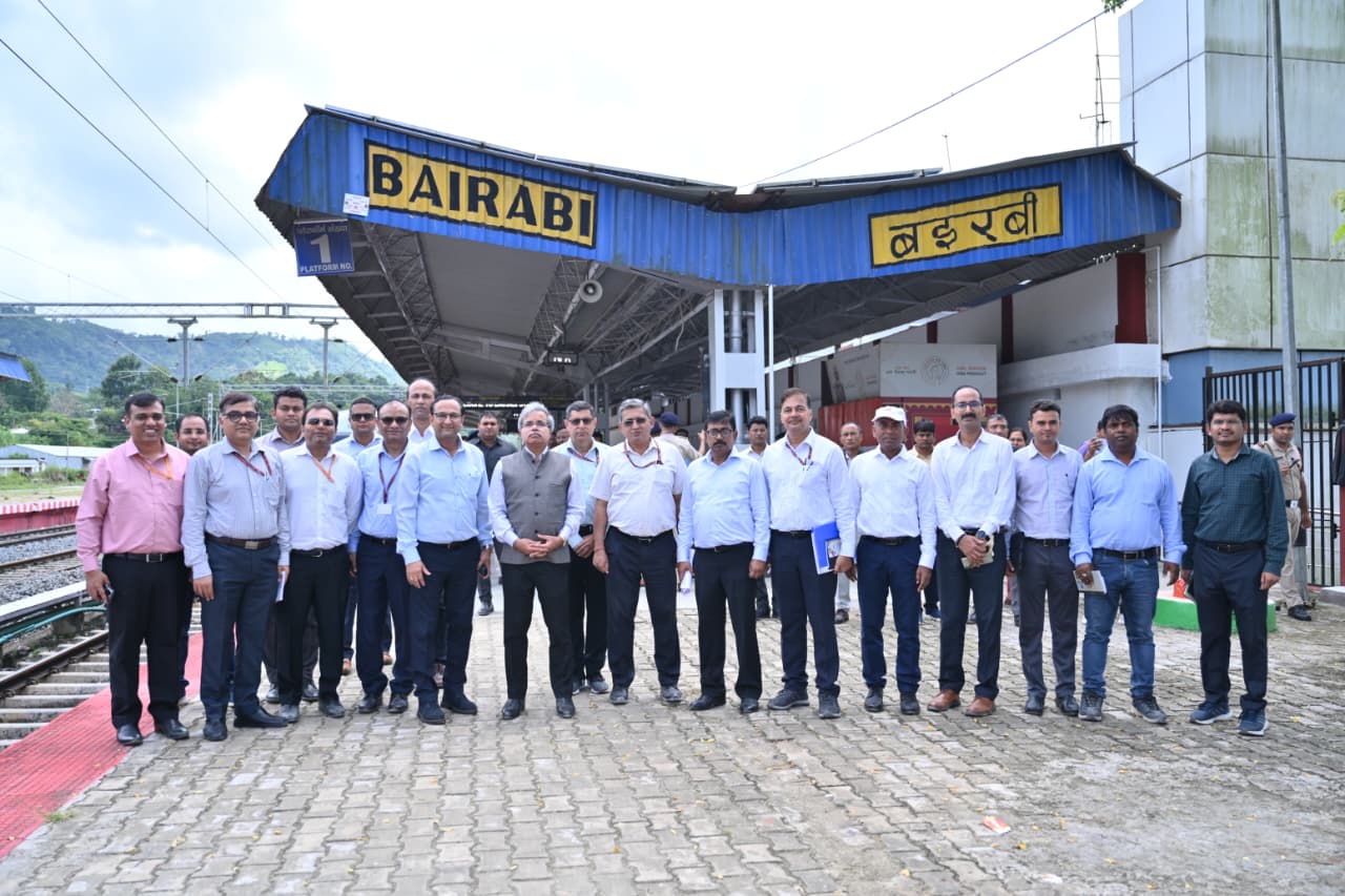 ৰেলৱে ব’ৰ্ডৰ অধ্যক্ষ তথা মুখ্য কাৰ্যবাহী বিষয়া শ্ৰী সতীশ কুমাৰৰ দ্বাৰা ভৈৰৱী-ছাইৰাং নতুন ৰেল পথ প্ৰকল্পৰ পৰিদৰ্শন 