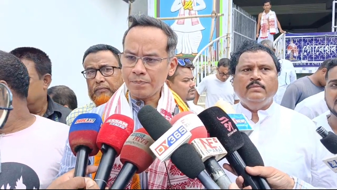 প্ৰদেশ কংগ্ৰেছৰ সভাপতি গৌৰৱ গগৈয়ে আজিৰ দিনটোত গোৰেশ্বৰস্থিত শংকৰদেৱ সত্ৰত উপস্থিত হৈ আশীৰ্বাদ গ্ৰহণ কৰে