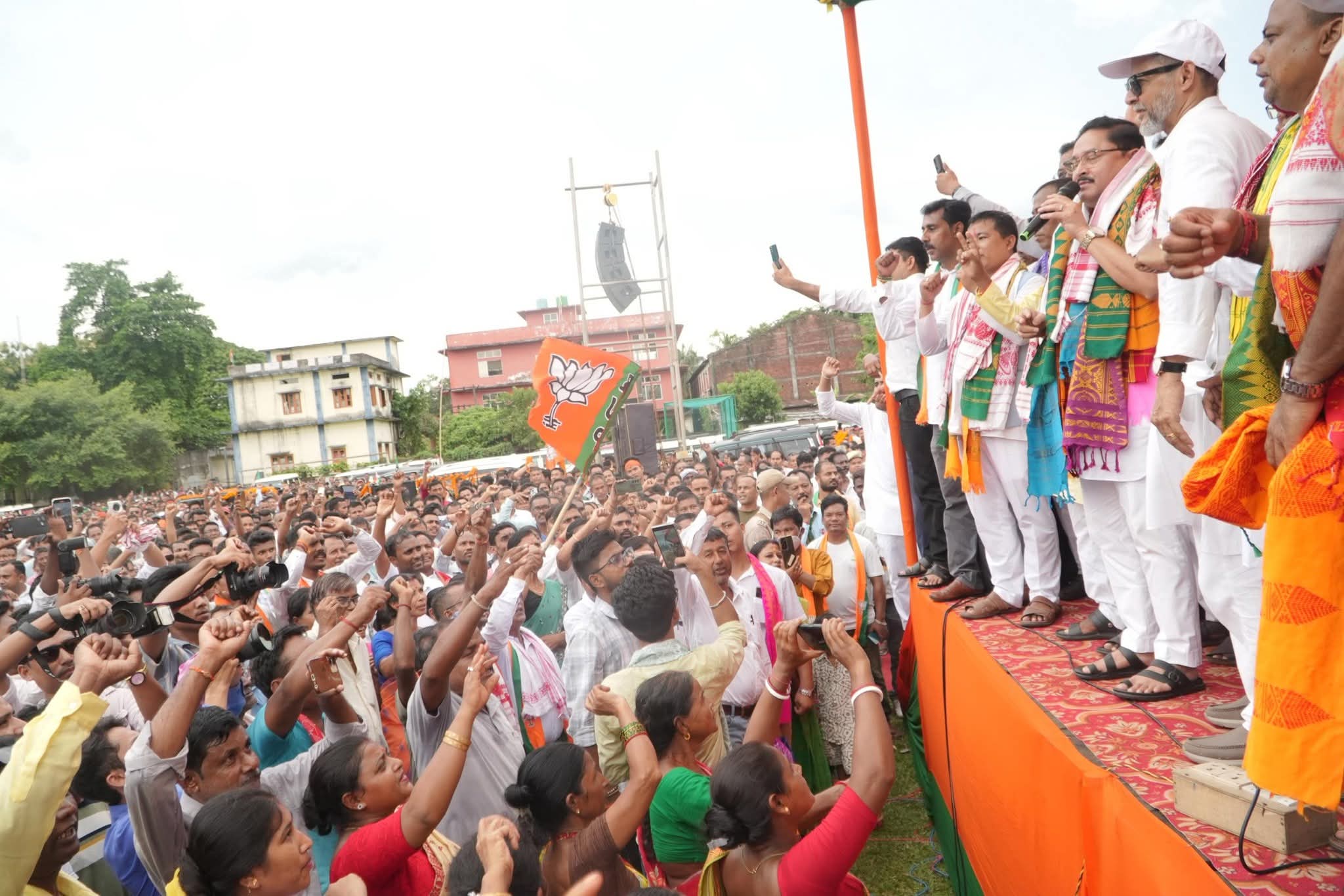 বিজেপিৰ তামুলপুৰত বিশাল পদযাত্ৰাৰ মাজেৰে মনোনয়ন দাখিল