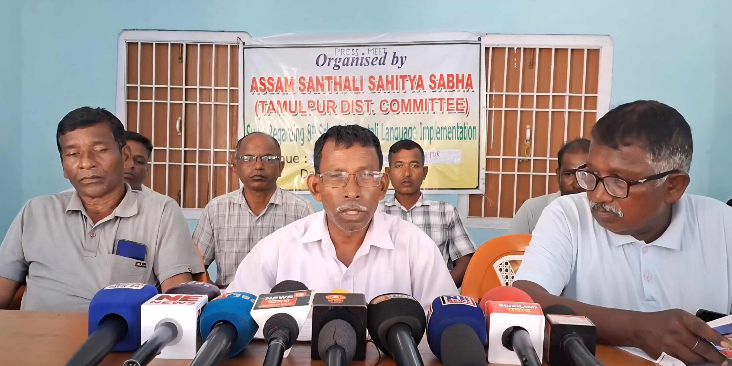 তামুলপুৰ জিলা চাওতালী সাহিত্য সভাৰ সংবাদমেল।  চাওতালী ভাষাত পূৰ্বৰ দৰে ৰোমান সদৃশ লিপি বাহাল ৰখাৰ আহ্বান।